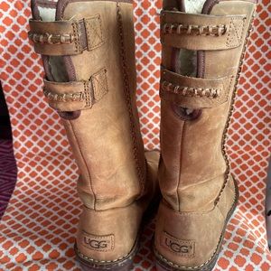 Ladies UGG Boots. Leather with shearling interior on sides. Size 8. EUC